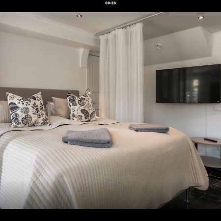 Lagenhet I Villa Pa Fornudden Tyreso 外观 照片